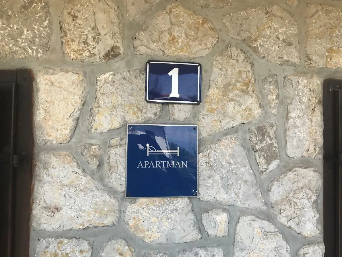 Apartmani Dvojak Njivice 0*,  Croatia